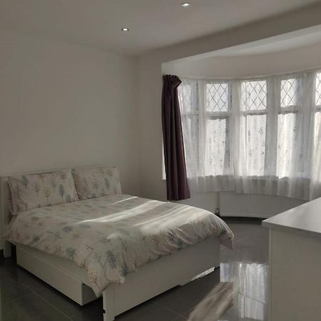 Stunning Double Room In Harrow Wembley - Khoob House Londýn Exteriér fotografie