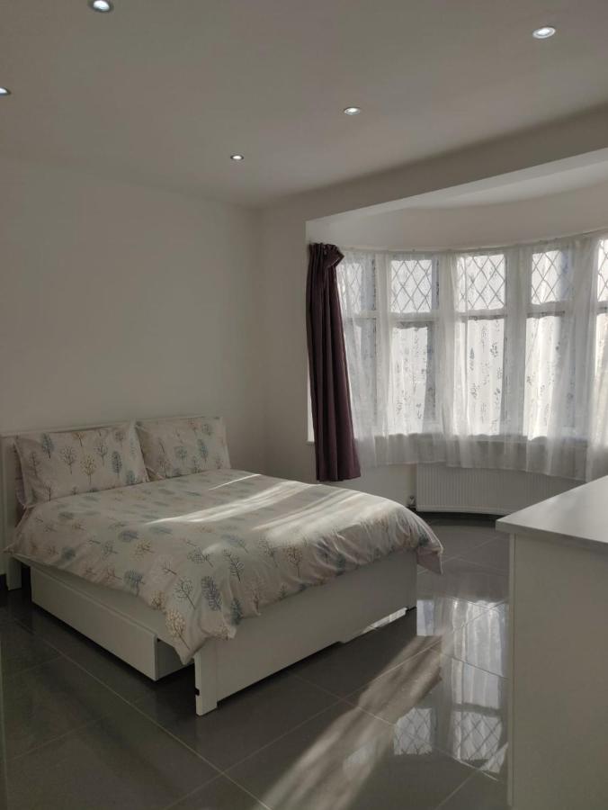 Stunning Double Room In Harrow Wembley - Khoob House Londýn Exteriér fotografie
