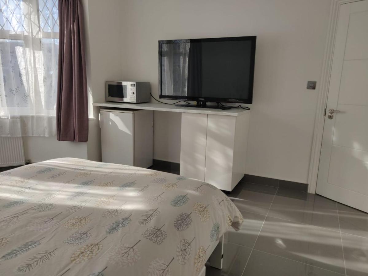 Stunning Double Room In Harrow Wembley - Khoob House Londýn Exteriér fotografie