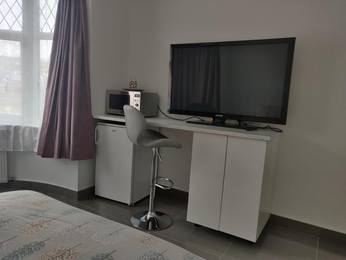 Stunning Double Room In Harrow Wembley - Khoob House Londýn Exteriér fotografie